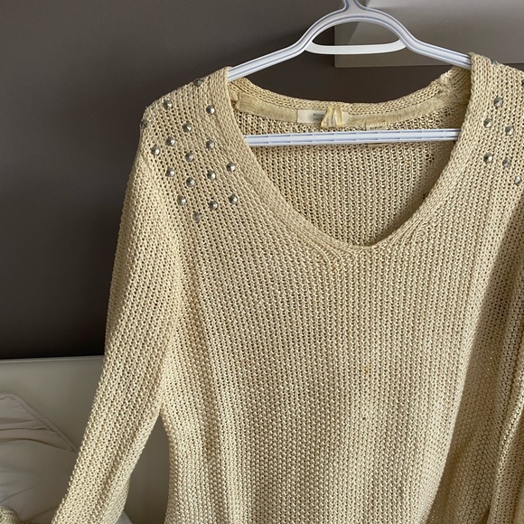 Knitted White Sweater - Picture 2 of 3